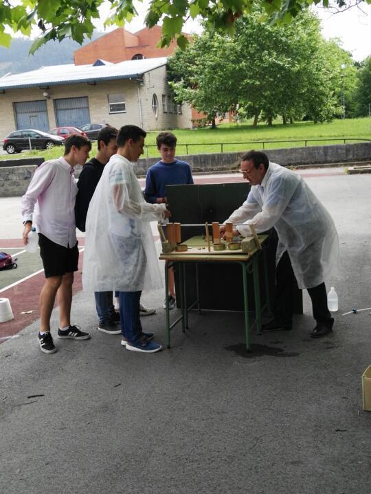 [VÍDEO] Práctica explosiva para la visita del alumnado de primaria